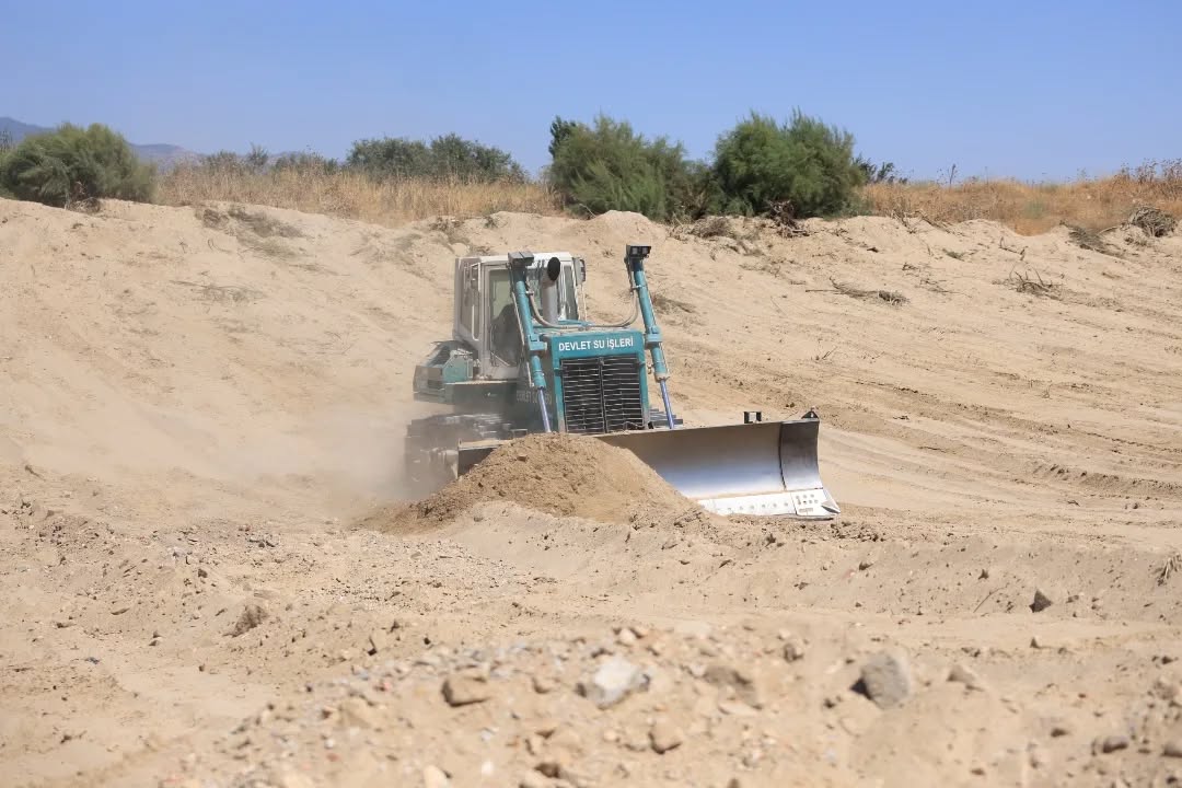 537435176 18153208855380352 443610942906516415 N