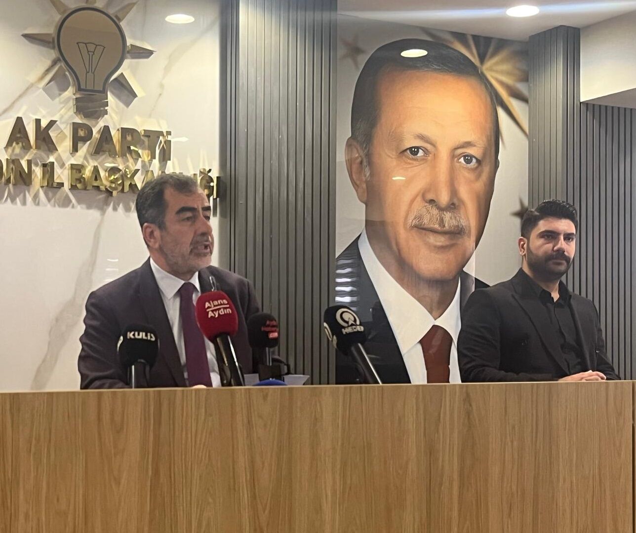 AK Parti Aydın’da Ömür Özipek görevinden istifa etti