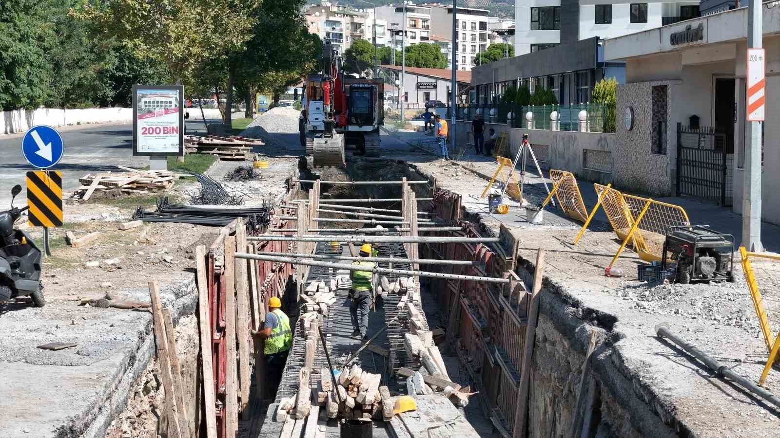 ASKİ Söke'nin dört bir yanında çalışmalarına devam ediyor