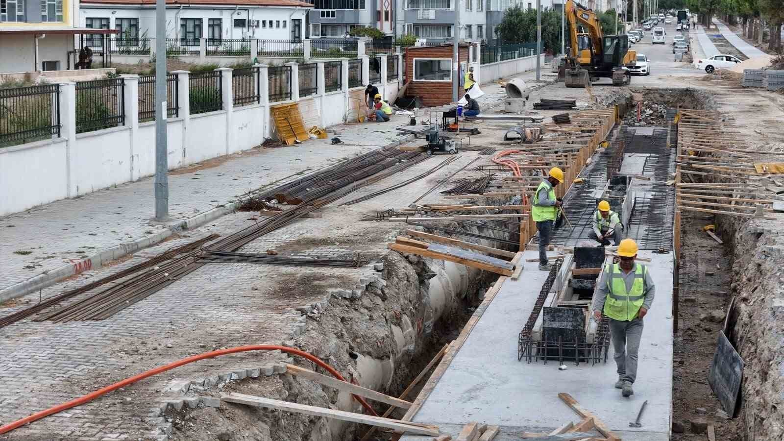Aydın Büyükşehir'in Söke'de altyapı çalışmaları sürüyor