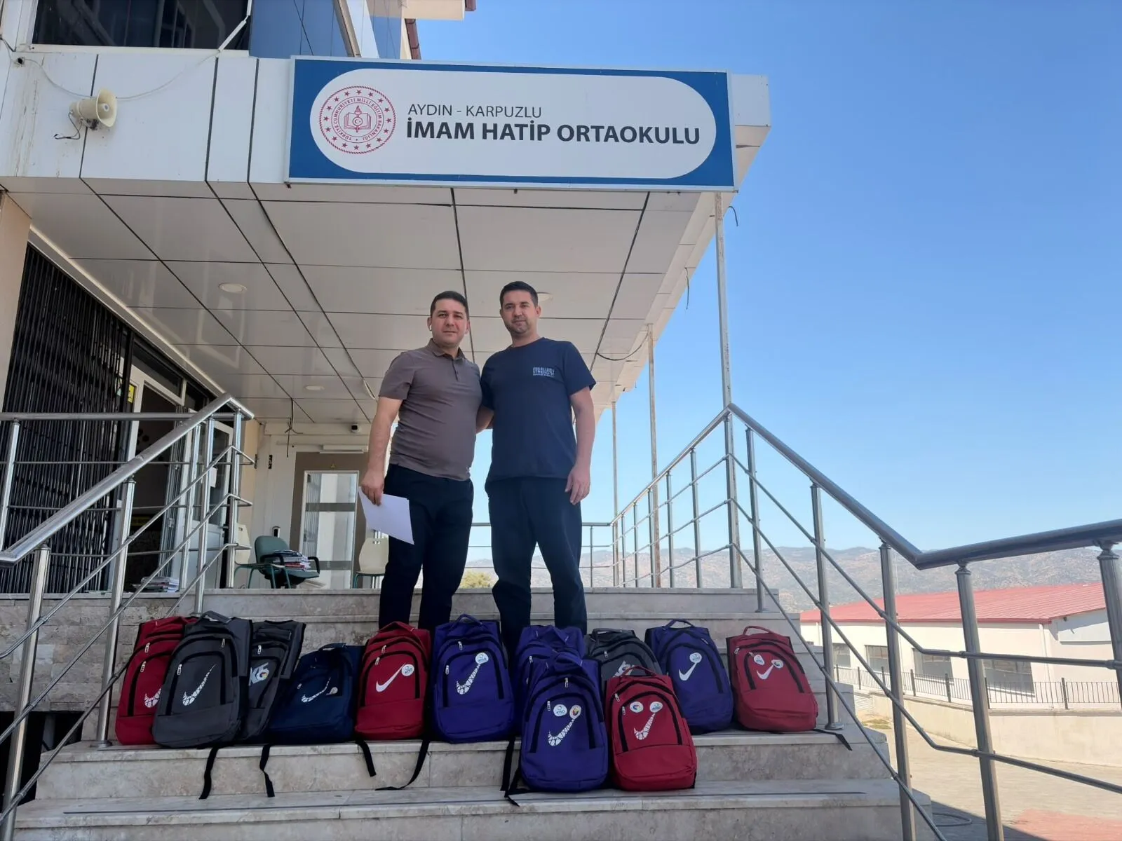 AYSO’dan 500 öğrenciye kırtasiye yardımı
