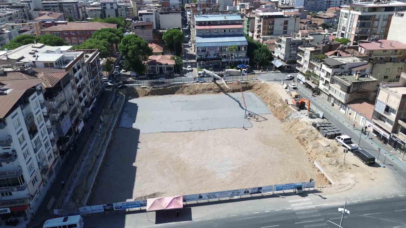 İncirliova'daki meydan projesi sürüyor