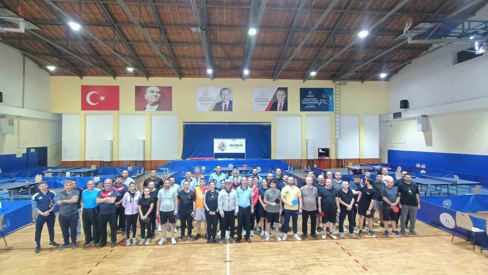Aydın'da kamu çalışanları masa tenisinde yarıştı
