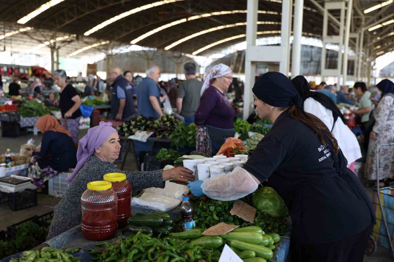 Aydın'da pazar yerlerinde sıcak çorba ikramı başladı